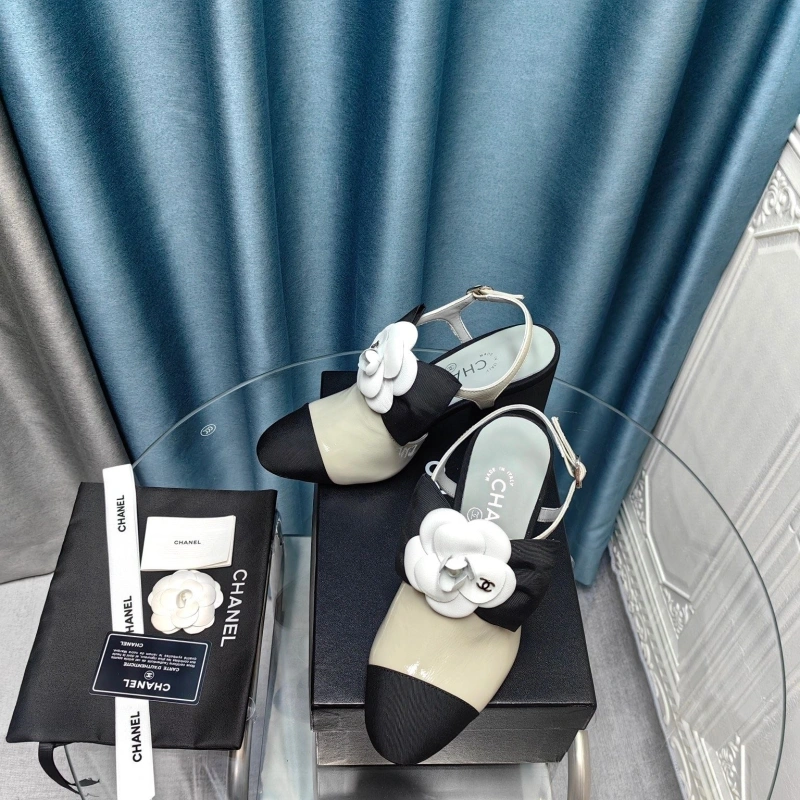 Versatile Chxnxl Sandals 128266