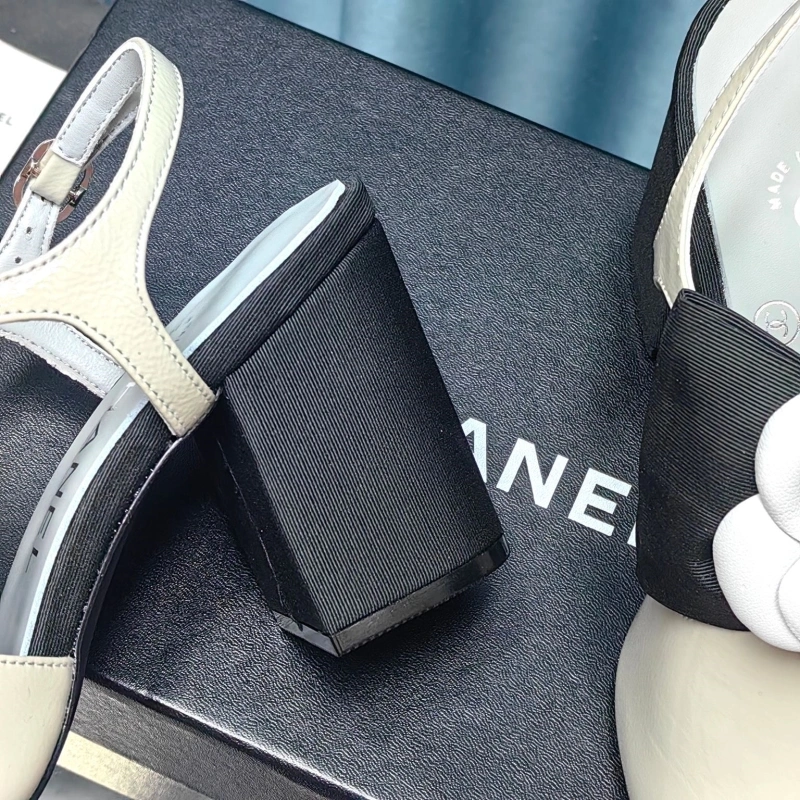 Versatile Chxnxl Sandals 128266