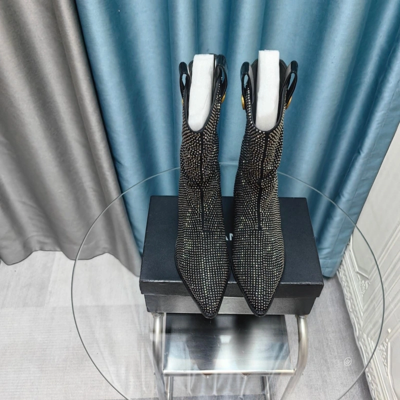 Versatile Chxnxl Boots 129456