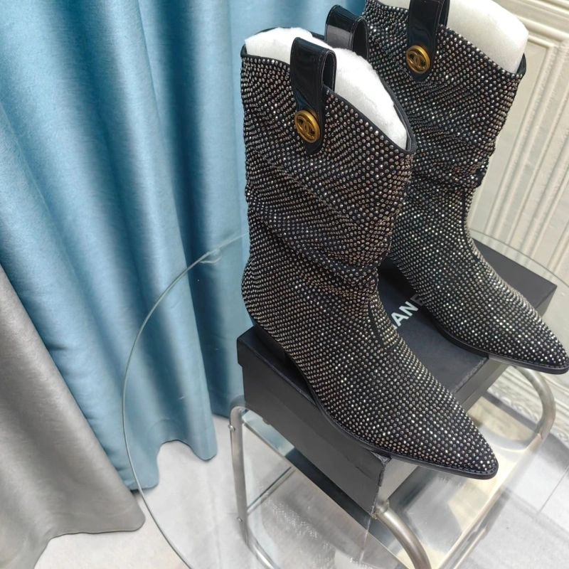 Versatile Chxnxl Boots 129456