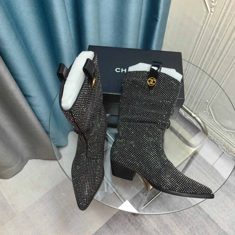 Versatile Chxnxl Boots 129456
