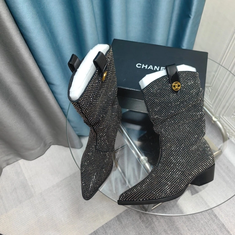 Versatile Chxnxl Boots 129456