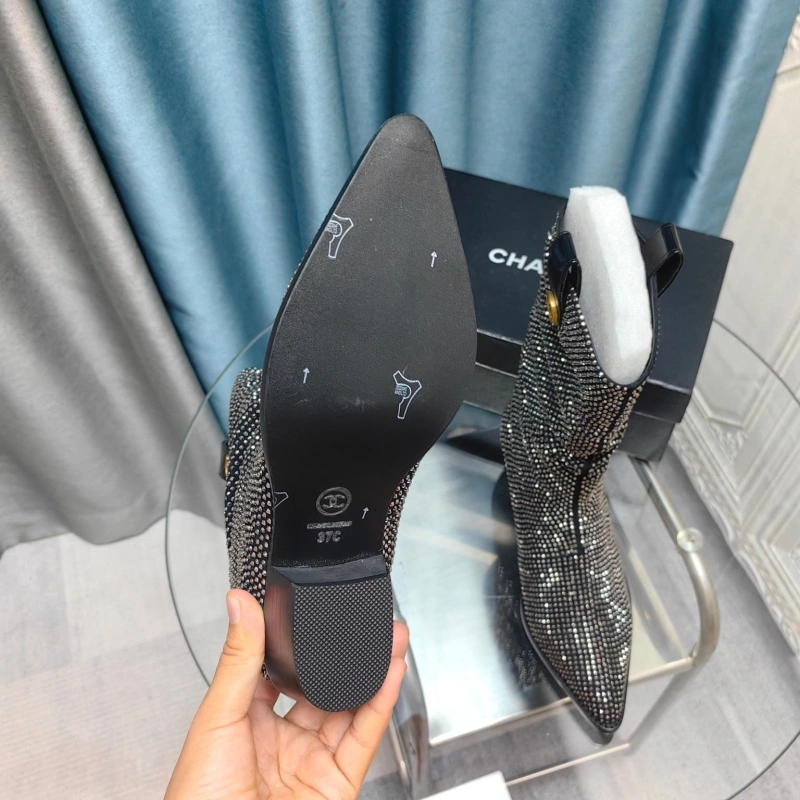 Versatile Chxnxl Boots 129456