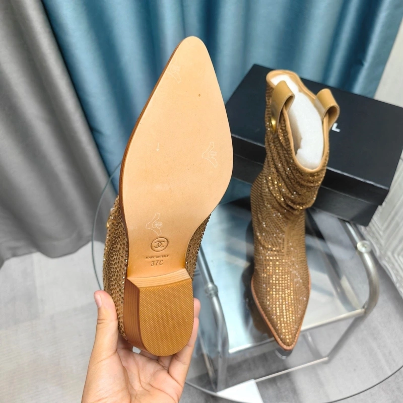 Cozy Chxnxl Boots 129451