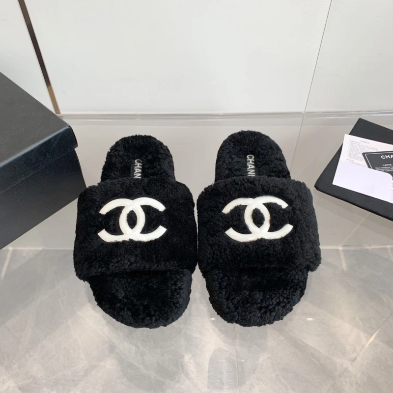 Lightweight Chxnxl Slippers 127864