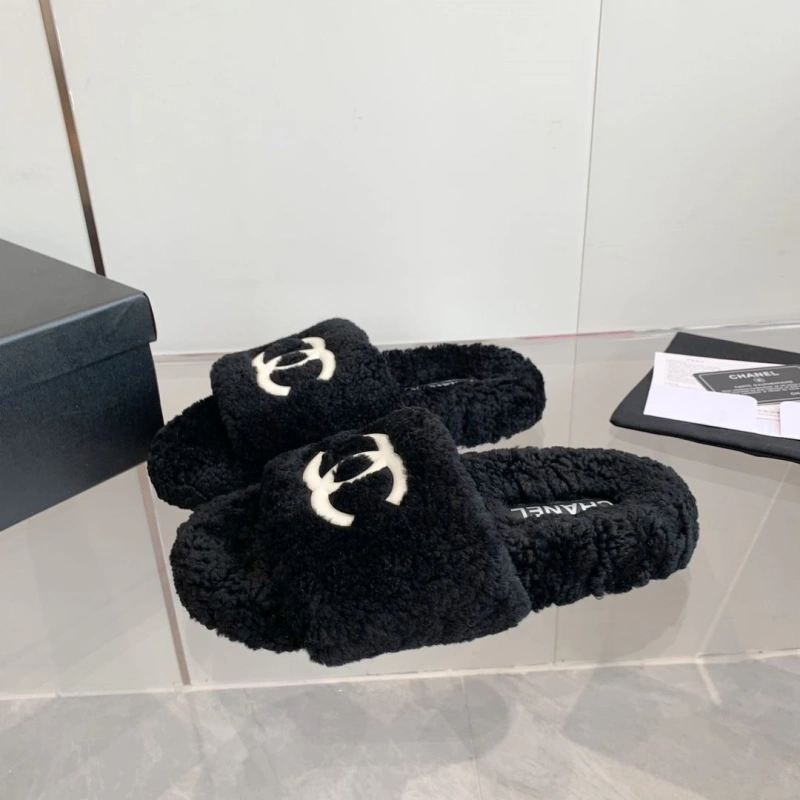 Lightweight Chxnxl Slippers 127864