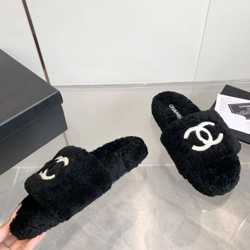 Lightweight Chxnxl Slippers 127864
