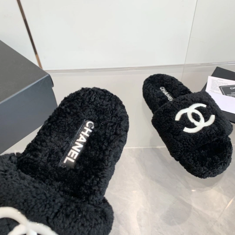 Lightweight Chxnxl Slippers 127864