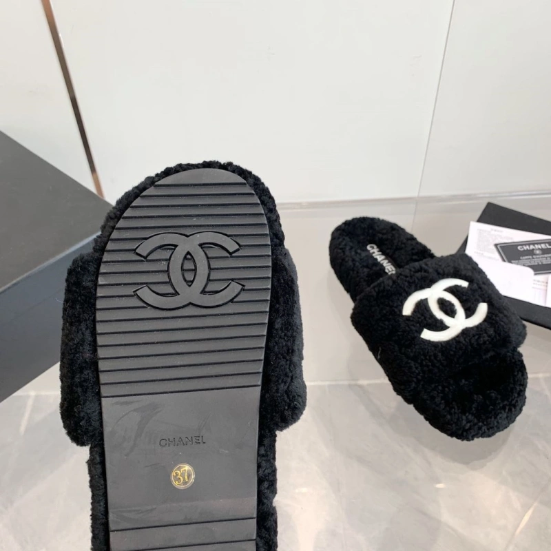 Lightweight Chxnxl Slippers 127864