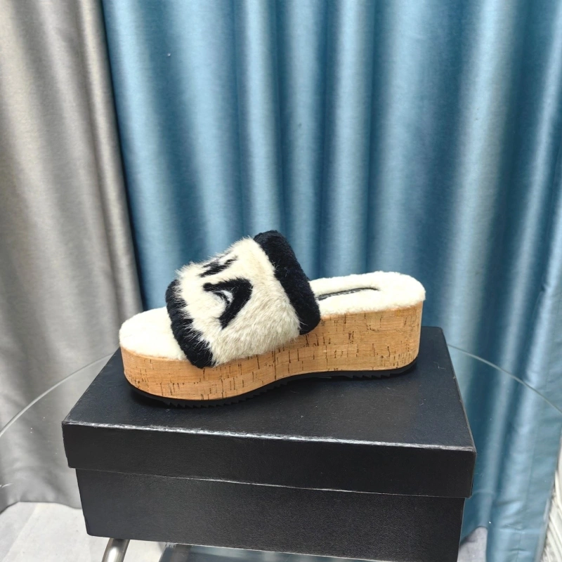 Classic Chxnxl Slippers 127848