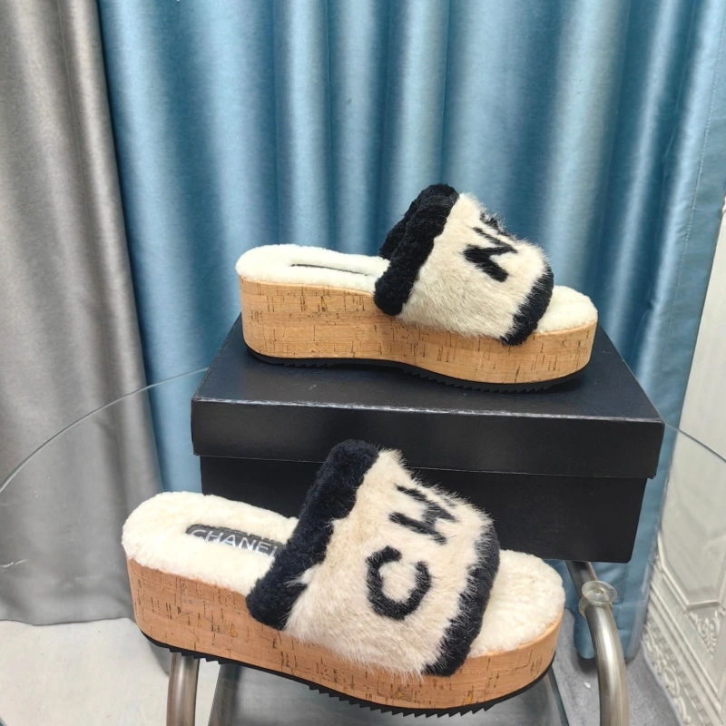 Classic Chxnxl Slippers 127848