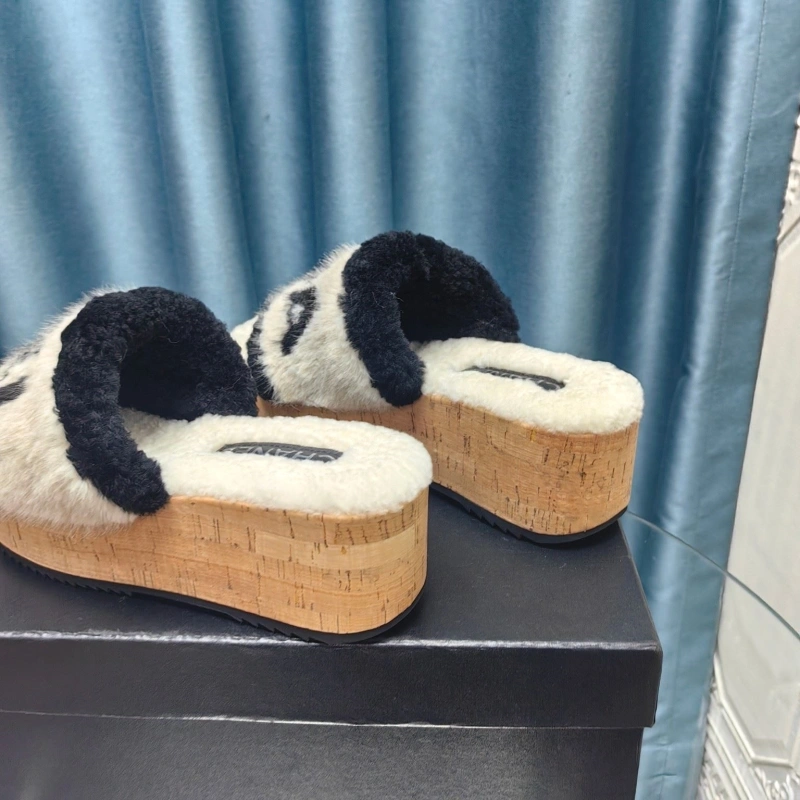 Classic Chxnxl Slippers 127848