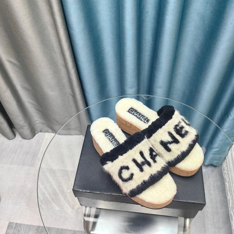 Classic Chxnxl Slippers 127848
