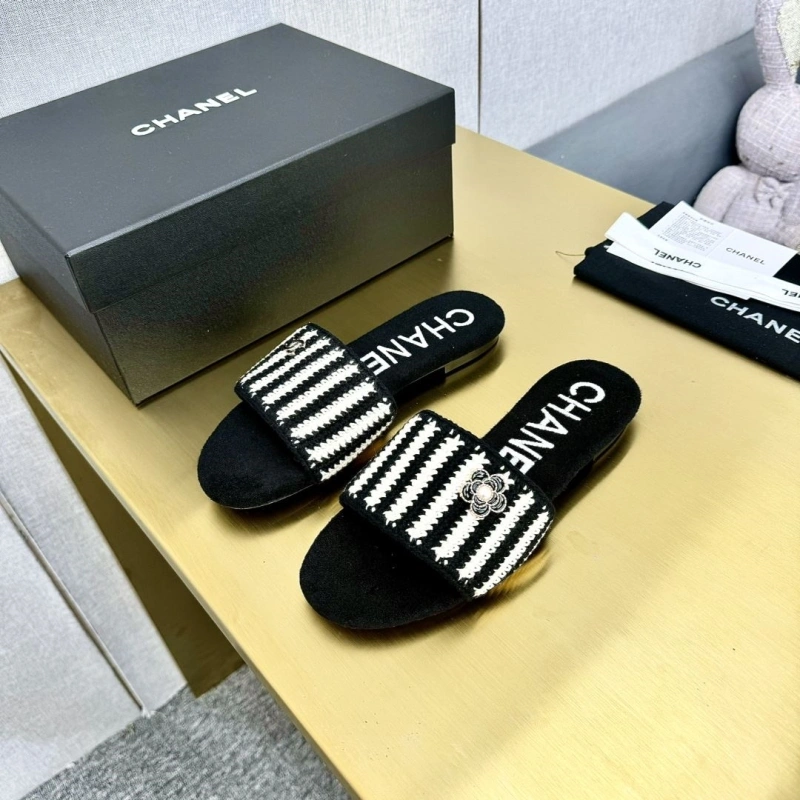 Refined Chxnxl Slippers 123938