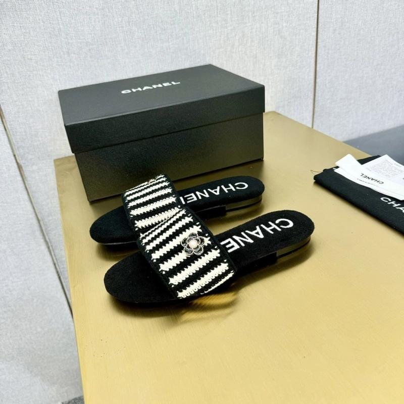 Refined Chxnxl Slippers 123938
