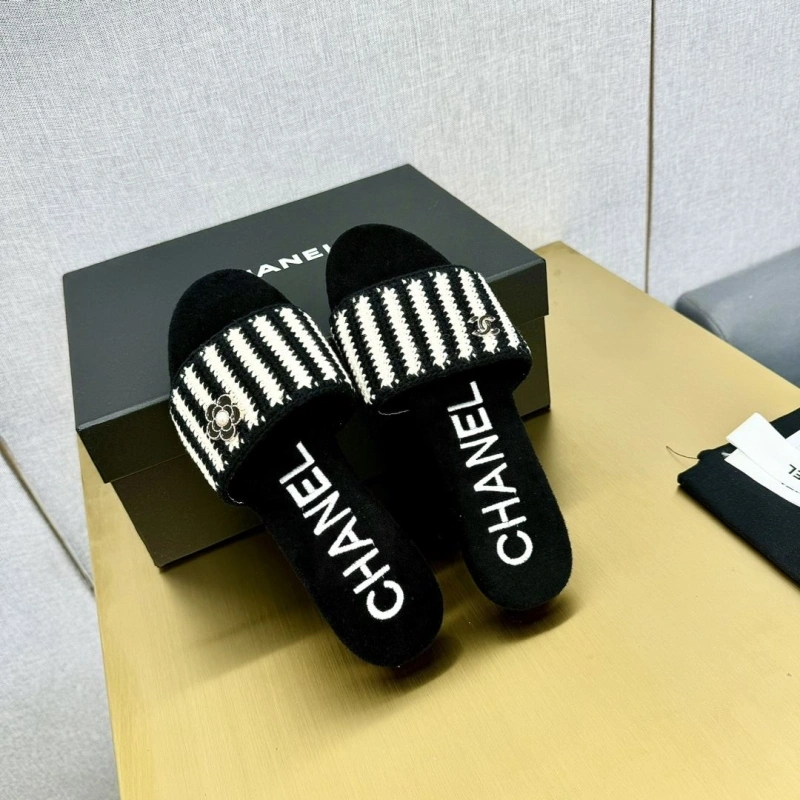 Refined Chxnxl Slippers 123938
