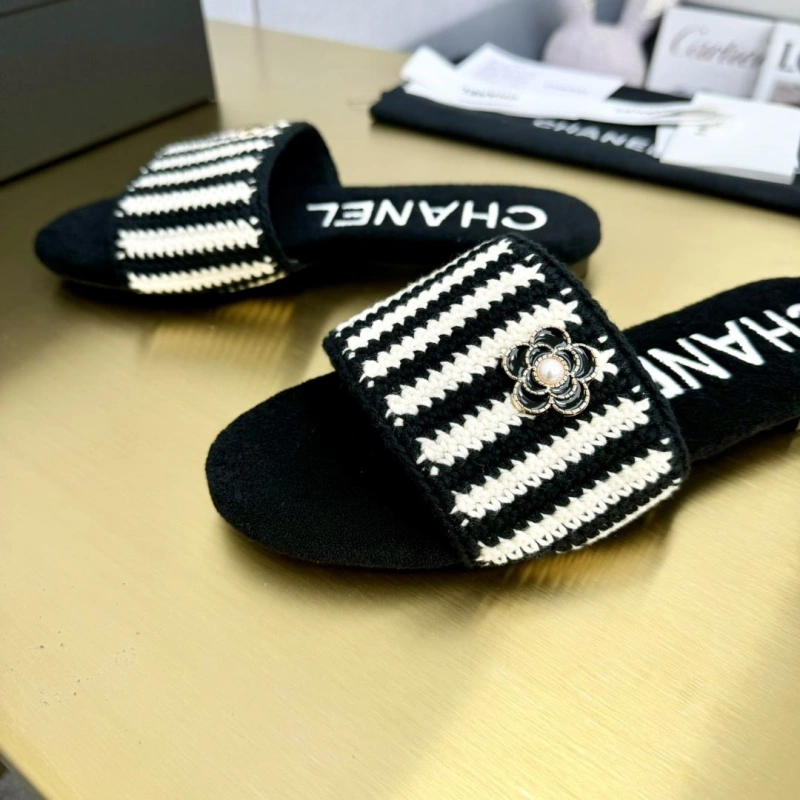Refined Chxnxl Slippers 123938