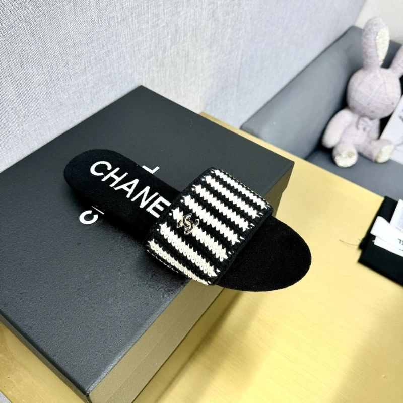 Refined Chxnxl Slippers 123938