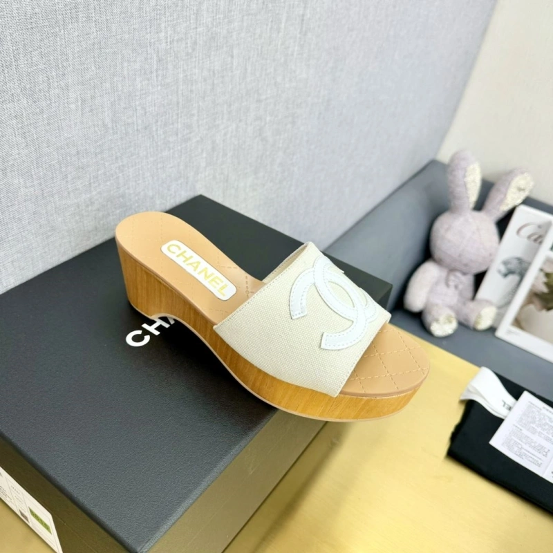 Lightweight Chxnxl Slippers 123933