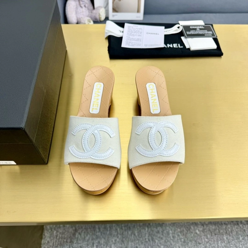 Lightweight Chxnxl Slippers 123933