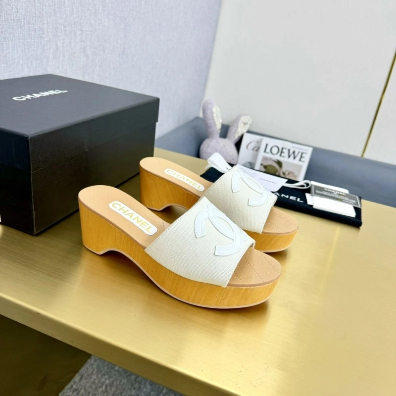 Lightweight Chxnxl Slippers 123933