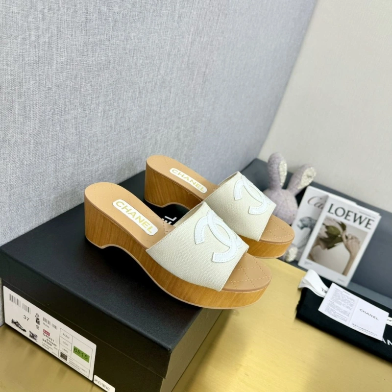 Lightweight Chxnxl Slippers 123933