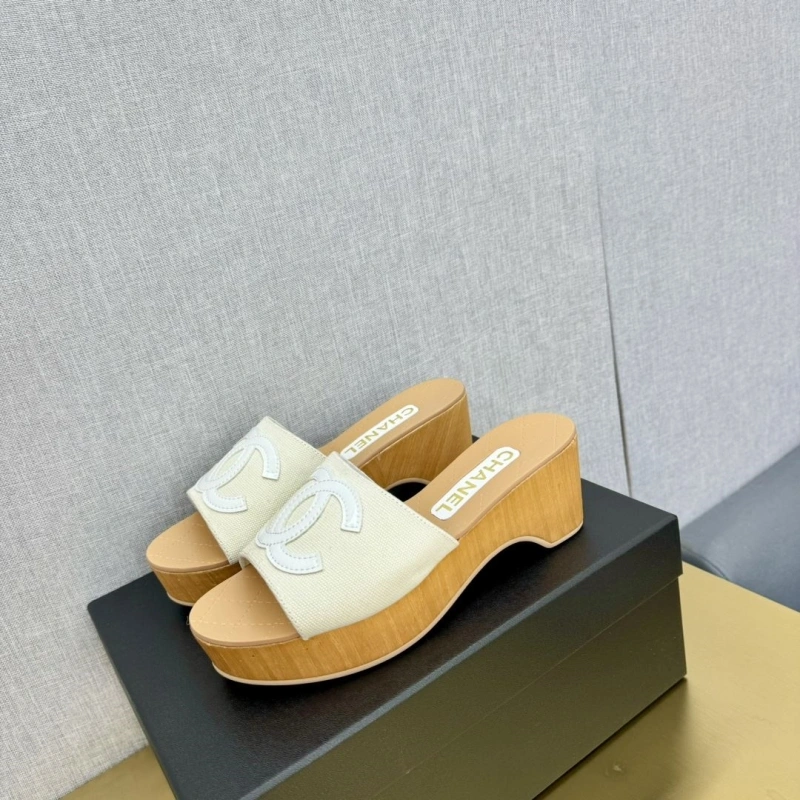Lightweight Chxnxl Slippers 123933