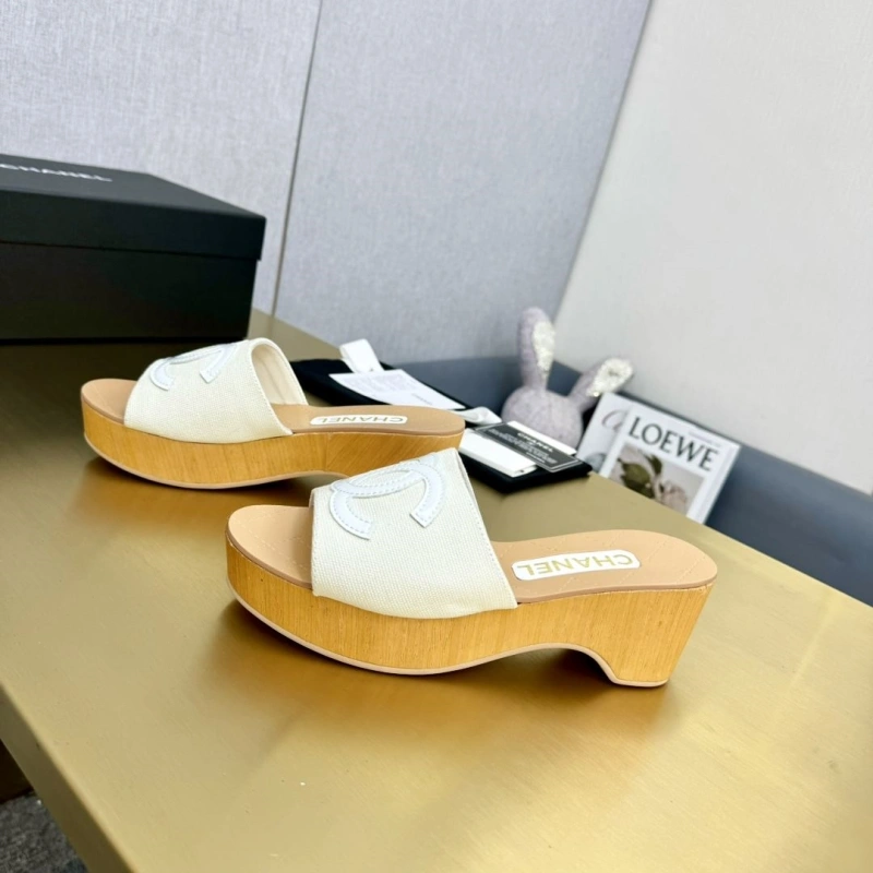 Lightweight Chxnxl Slippers 123933