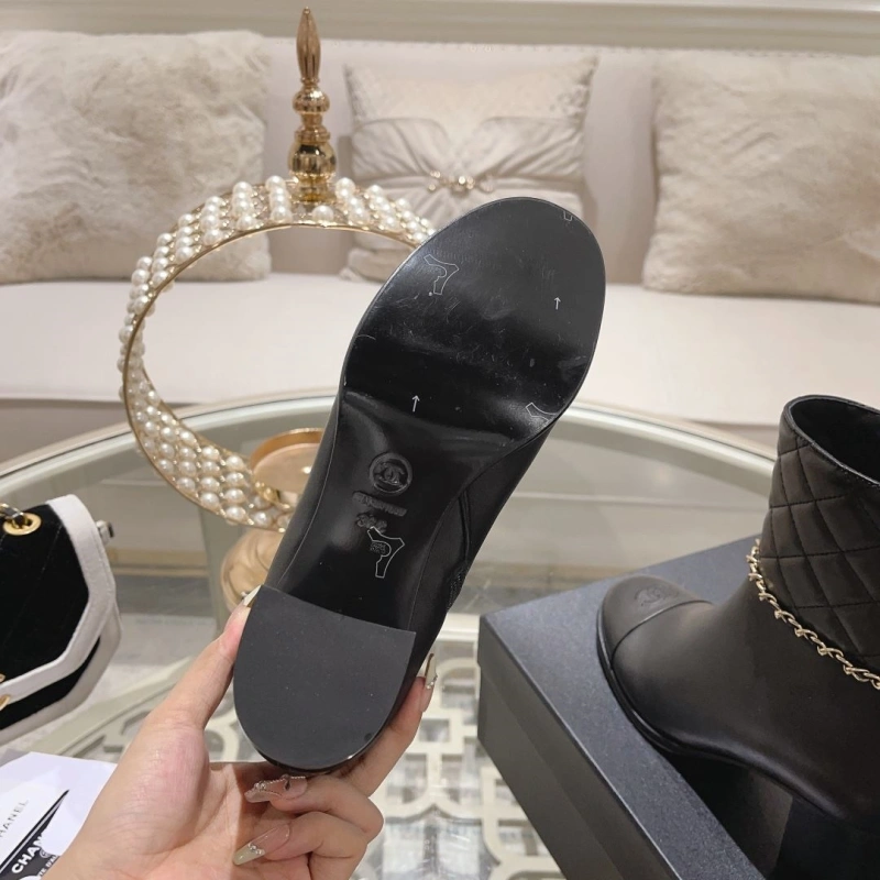 Sleek Chxnxl Boots 124024