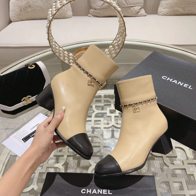 Cozy Chxnxl Boots 124026