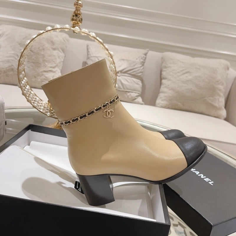 Cozy Chxnxl Boots 124026