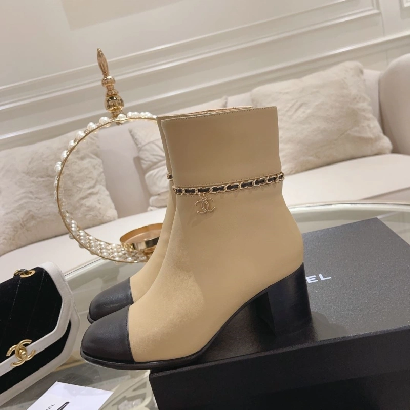 Cozy Chxnxl Boots 124026