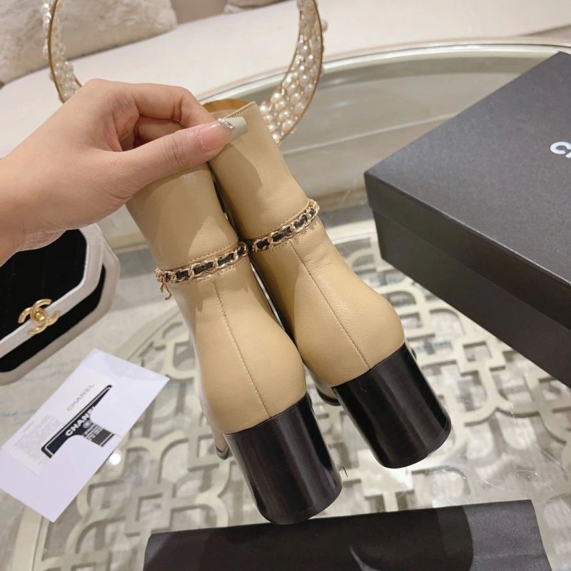 Cozy Chxnxl Boots 124026