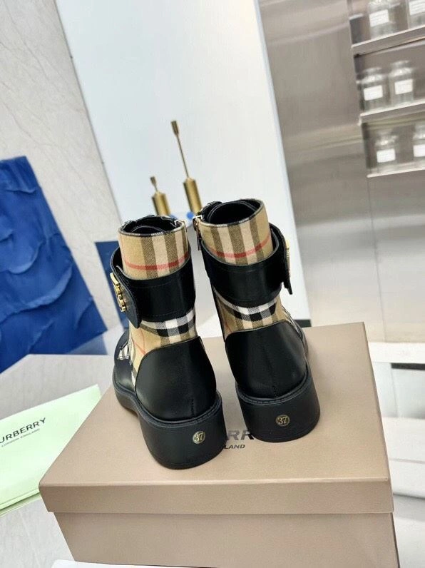 Practical Bxrbxrry Boots 115051