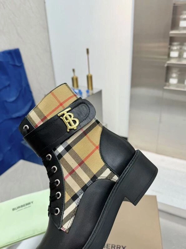 Practical Bxrbxrry Boots 115051