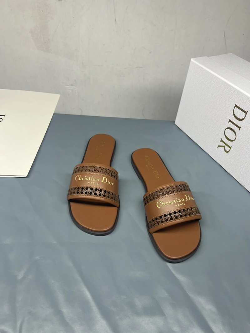 HighQuality Cxlxne Slippers 116409