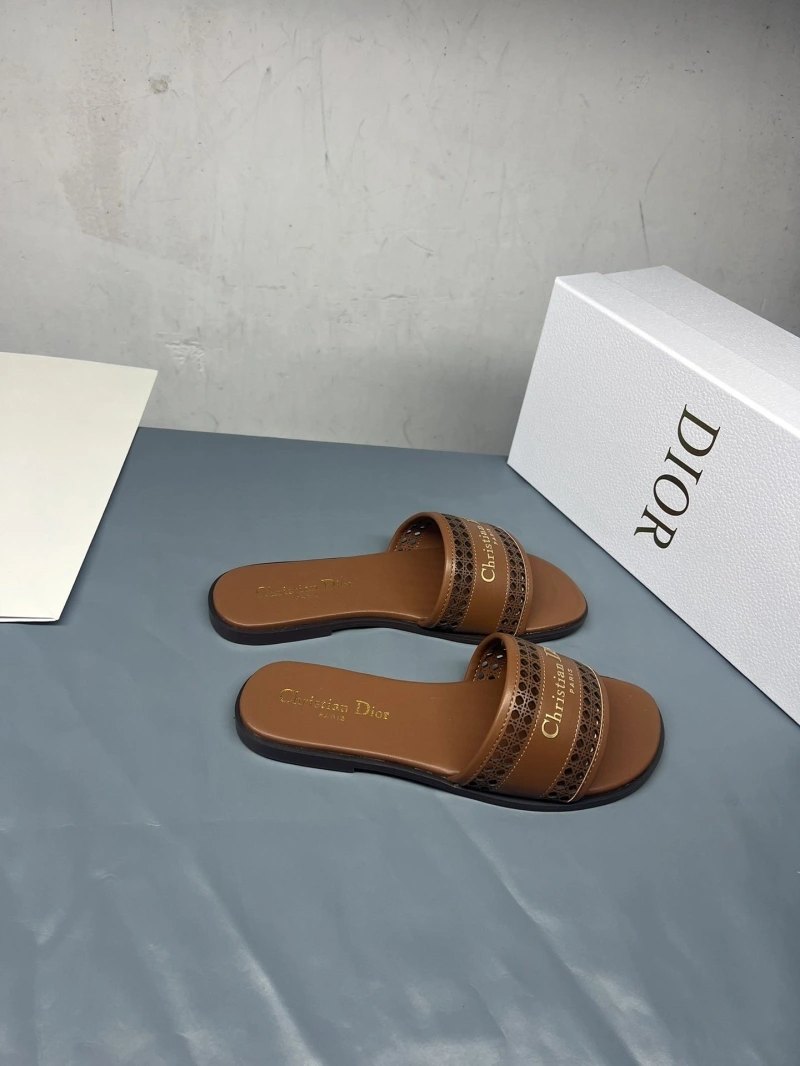 HighQuality Cxlxne Slippers 116409