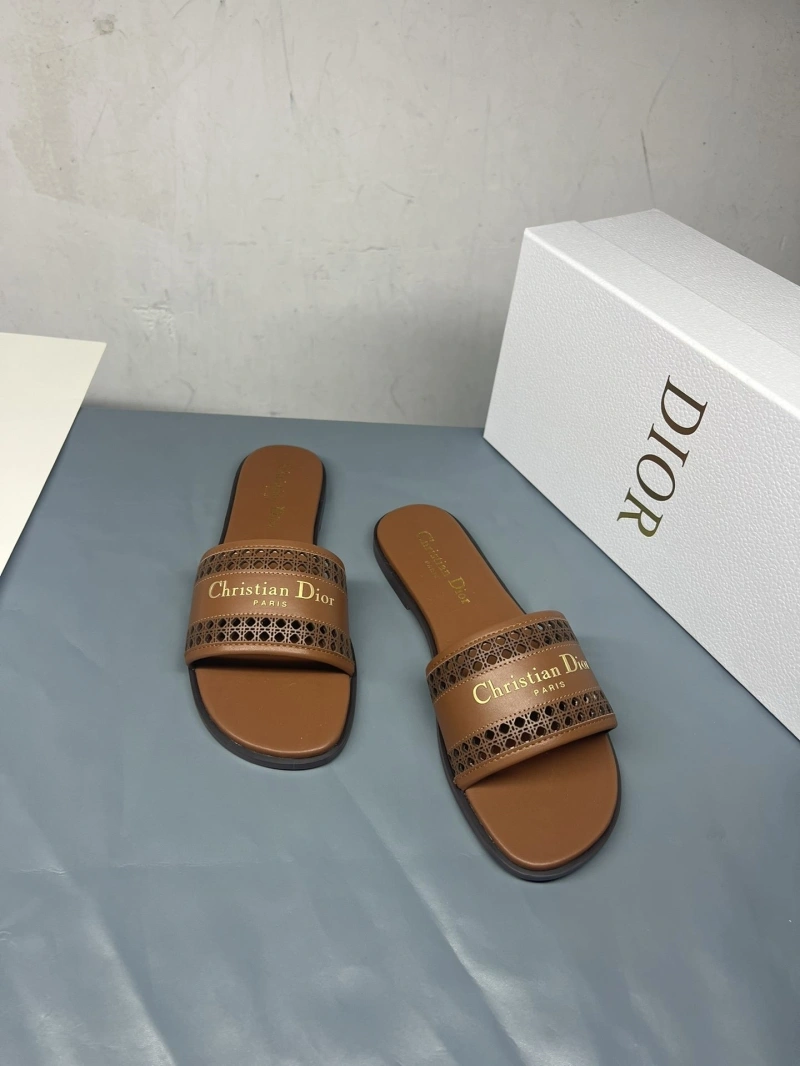 HighQuality Cxlxne Slippers 116409
