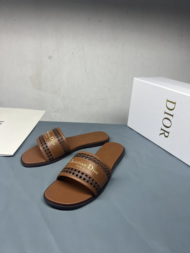 HighQuality Cxlxne Slippers 116409