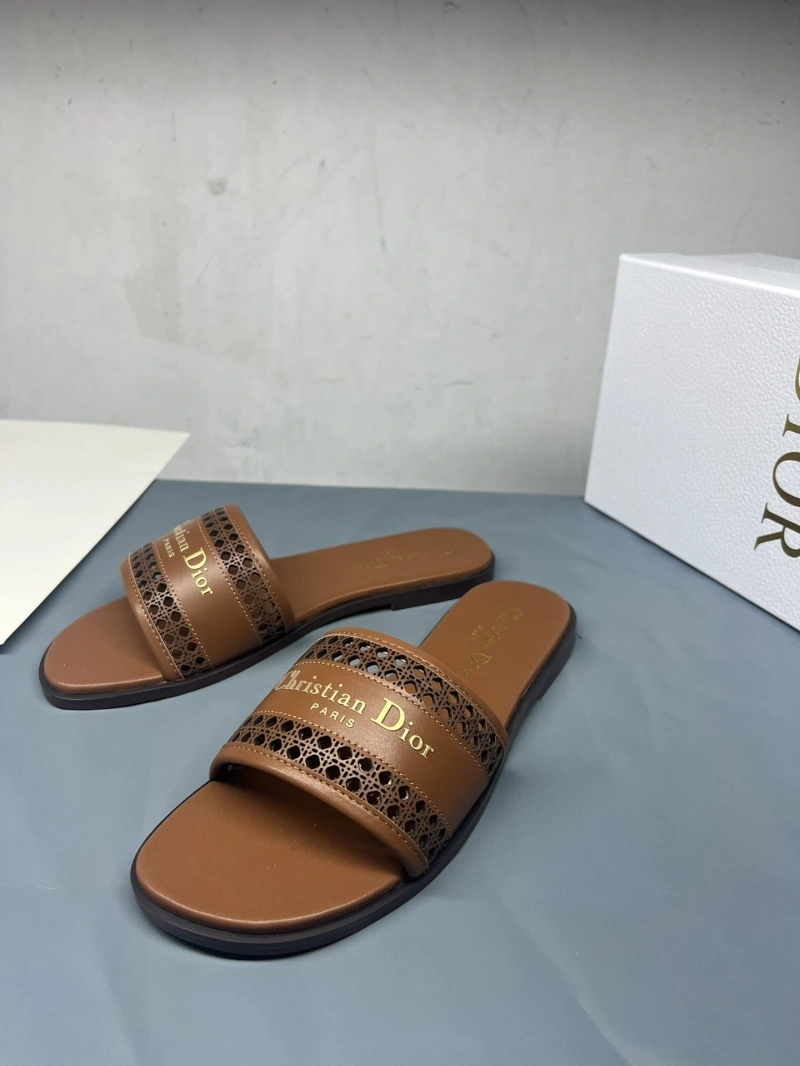 HighQuality Cxlxne Slippers 116409