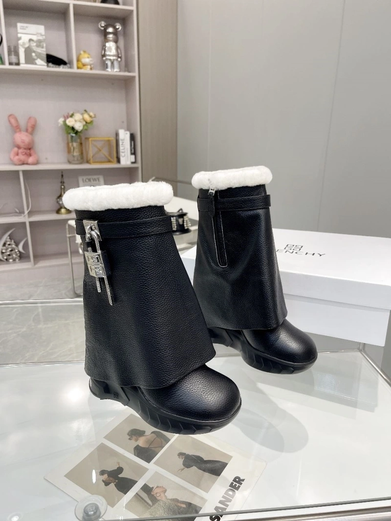 Efficient Gxvxnchy Boots 153272