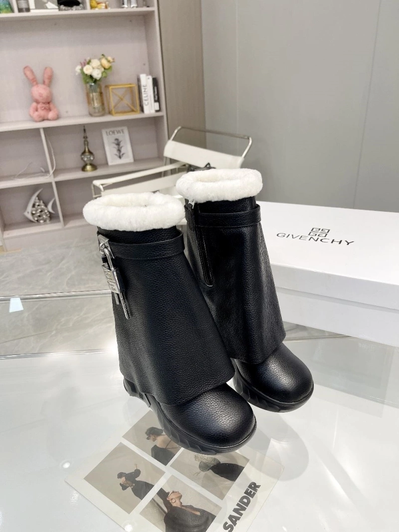Efficient Gxvxnchy Boots 153272