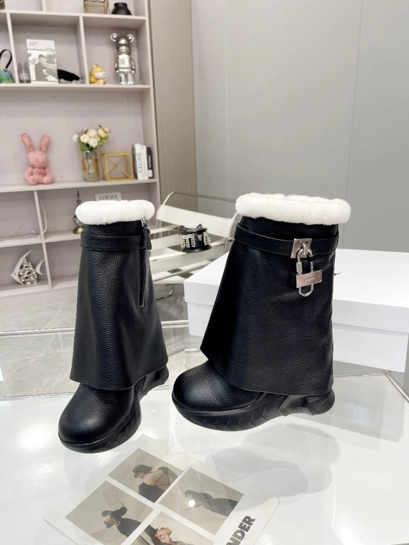Efficient Gxvxnchy Boots 153272