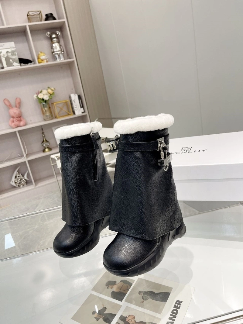 Efficient Gxvxnchy Boots 153272