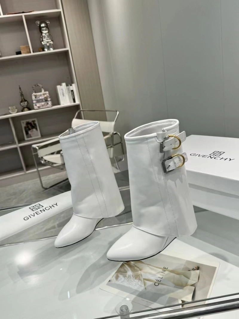 ModernLook Gxvxnchy Boots 153263