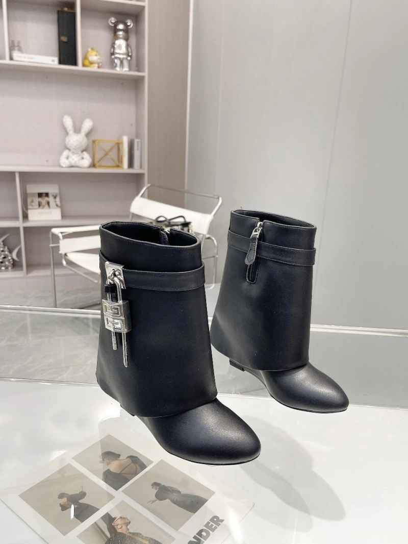 EasyMatch Gxvxnchy Boots 153253