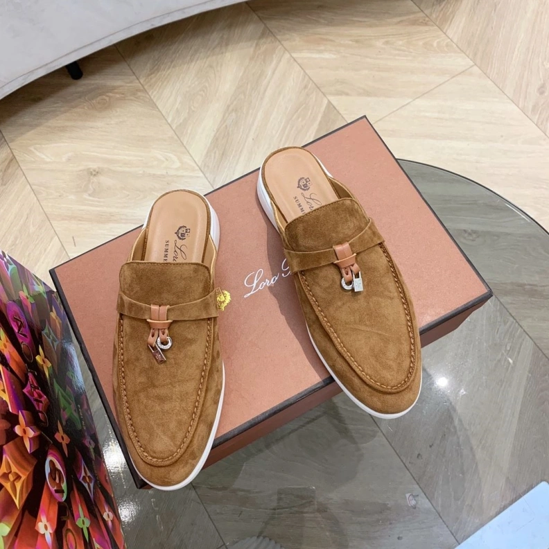 Fashionable Othxr Slippers 213560