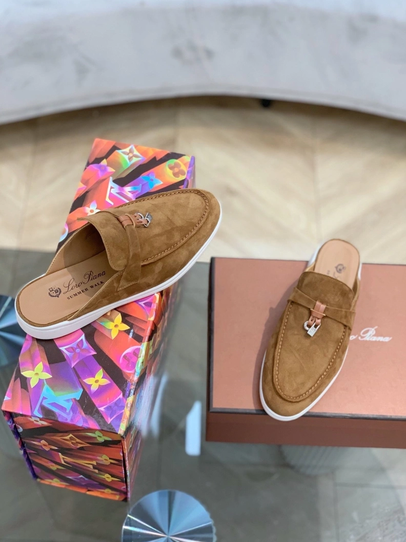 Fashionable Othxr Slippers 213560