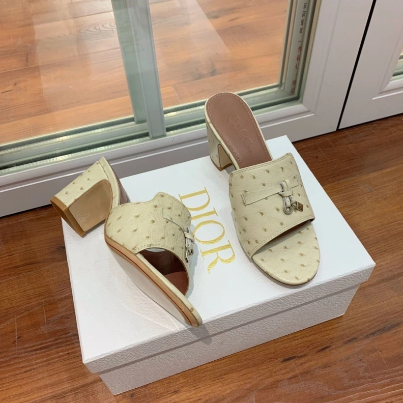 Modern Othxr Slippers 213540