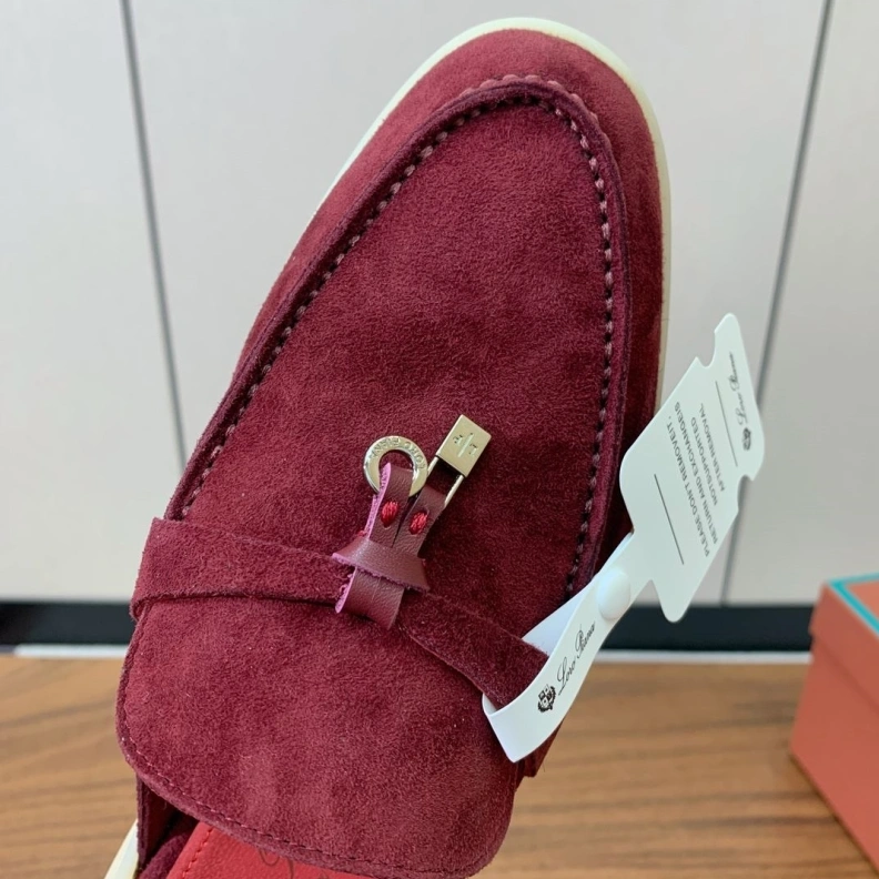 Resilient Othxr Slippers 213511